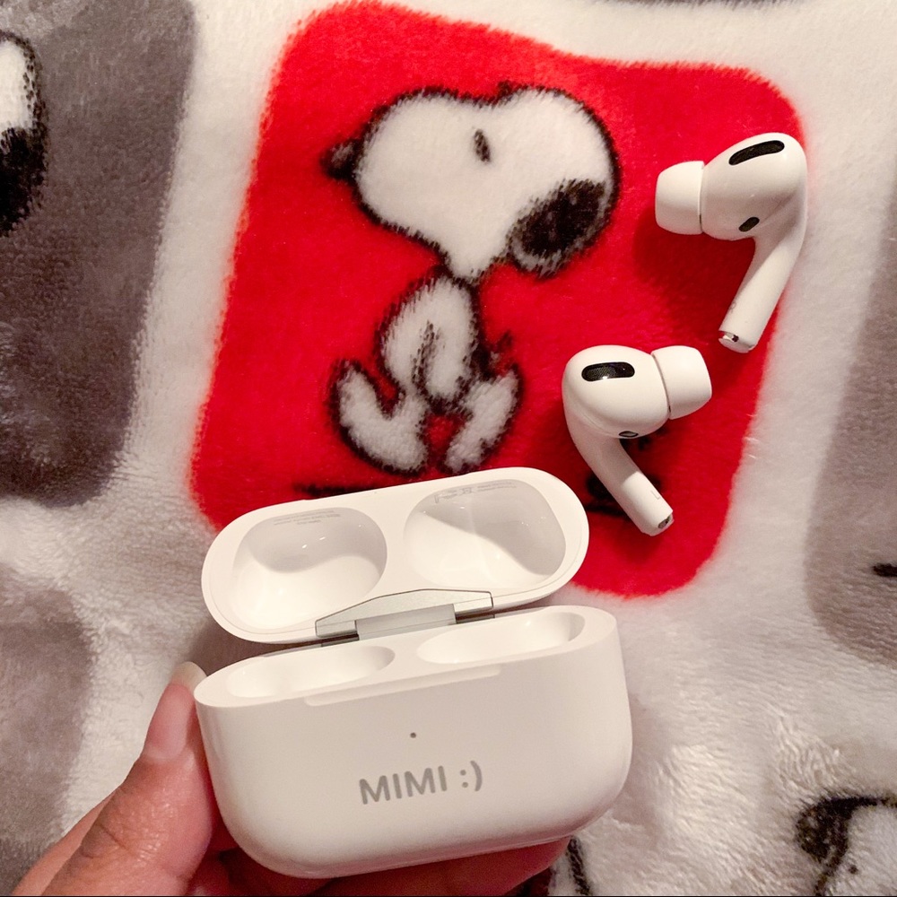BRAND NEW AIRPOD PROS ! Original box & accessories
